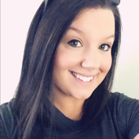 Meet your Posher, Lauren - Picture 1 of 1